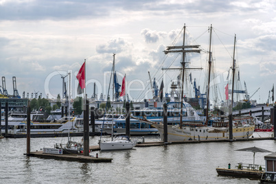 Boote in Hamburger Hafen