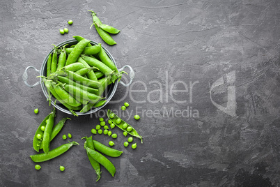 Fresh green peas