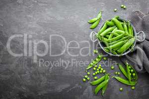 Fresh green peas