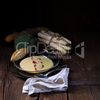 Asparagus  broccoli cream soup
