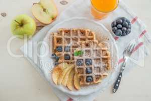 Belgische Waffeln mit Heidelbeeren