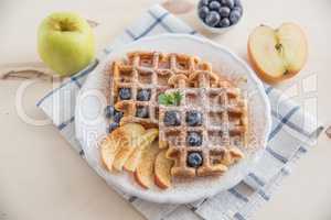 Belgische Waffeln mit Heidelbeeren