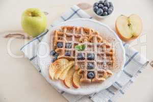 Belgische Waffeln mit Heidelbeeren