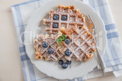 Belgische Waffeln mit Heidelbeeren