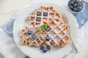 Belgische Waffeln mit Heidelbeeren