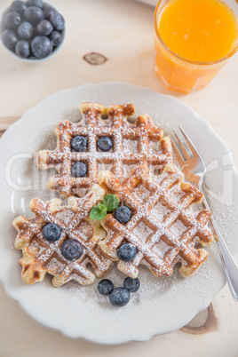 Belgische Waffeln mit Heidelbeeren