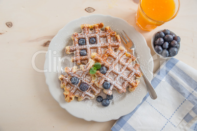 Belgische Waffeln mit Heidelbeeren