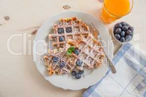 Belgische Waffeln mit Heidelbeeren