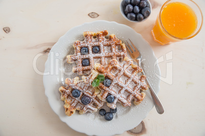 Belgische Waffeln mit Heidelbeeren