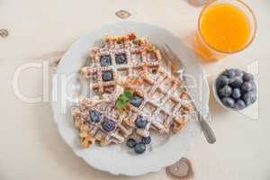 Belgische Waffeln mit Heidelbeeren