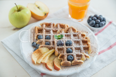 Belgische Waffeln mit Heidelbeeren