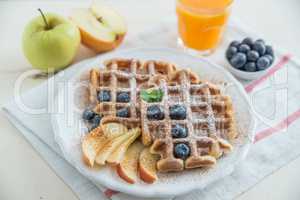 Belgische Waffeln mit Heidelbeeren