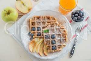 Belgische Waffeln mit Heidelbeeren