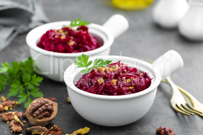 Beetroot salad with nuts