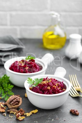 Beetroot salad with nuts