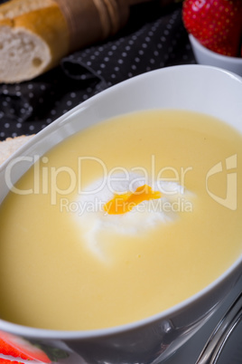 Asparagus cream soup with egg