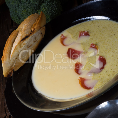 Asparagus broccoli cream soup