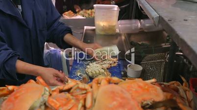 Crabs are cooked in the market