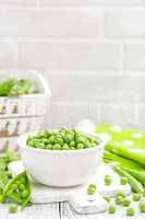 Fresh green peas