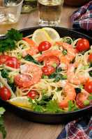 Pasta with shrimp and vegetables