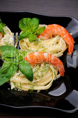 Nests of spaghetti with shrimp