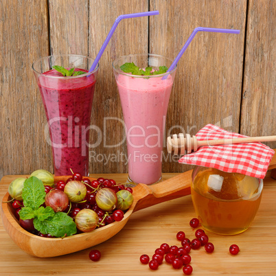 berry smoothie, currants, gooseberries and honey