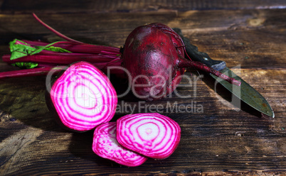 Raw red beets are cut into pieces