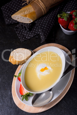 Asparagus cream soup with egg