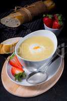 Asparagus cream soup with egg