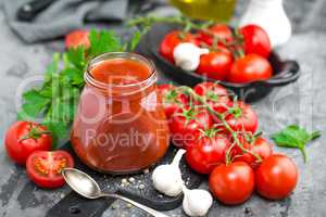 Tomato paste and fresh tomatoes, tomatos puree