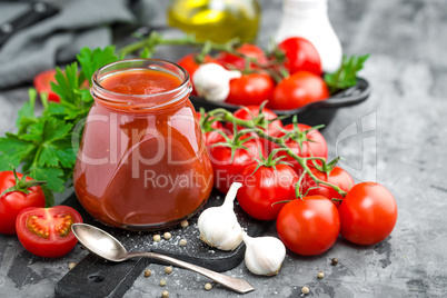 Tomato paste and fresh tomatoes, tomatos puree