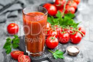 Tomato juice and fresh tomatoes