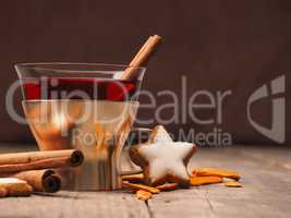 Mulled wine with star shaped cookies