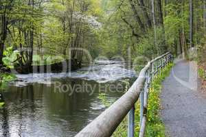 Wanderweg am Fluss in Thüringen