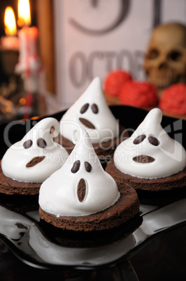 Cake ghosts for Halloween