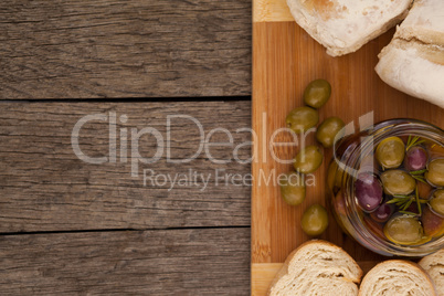 Close up of olives and bread on cutting board