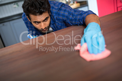 Man cleaning table with napkin