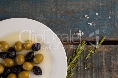 Close up of olives in plate with oil