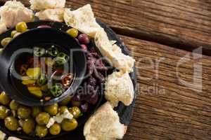 Pickled olives and vegetables surrounded with bread pieces