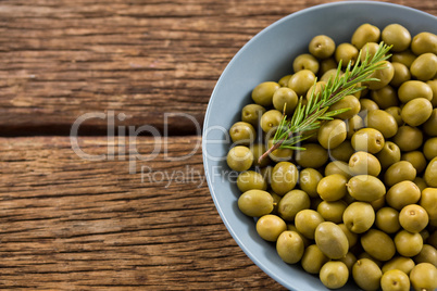 Close-up of garnished marinated olives in bowl