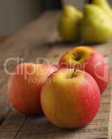 Red apples and green pears
