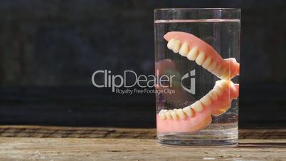 Cleaning denture jaws teeth