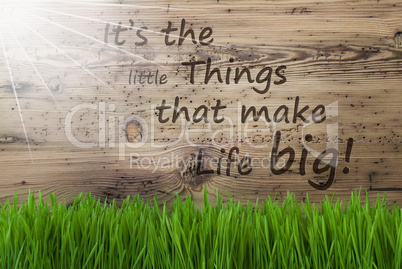 Sunny Wooden Background, Gras, Quote Little Things Make Life Big
