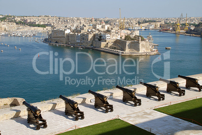 Valletta (Malta): View from The Barrakka Gardens to the port