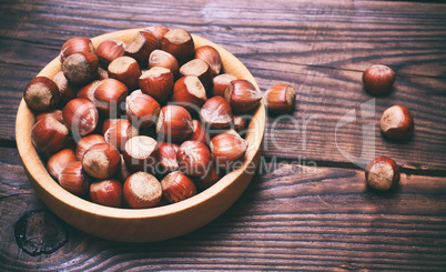 Nut hazelnuts in a wooden plate