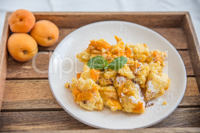 Kaiserschmarrn mit Aprikosen