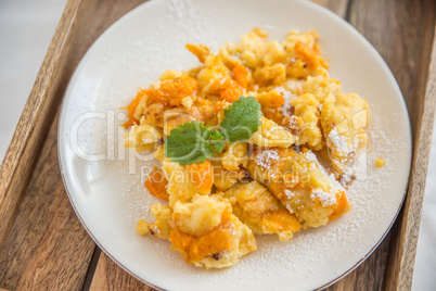 Kaiserschmarrn mit Aprikosen