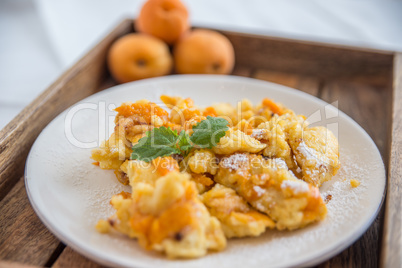 Kaiserschmarrn mit Aprikosen