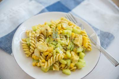 Curry Nudelsalat mit Hähnchen