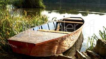 Boat at the lakes shore